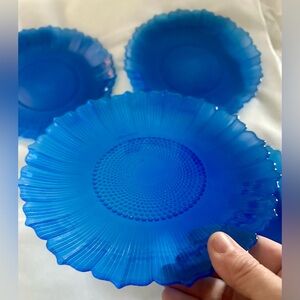 Set of 4 Vintage, blue, sunflower, art glass, plates. 8”